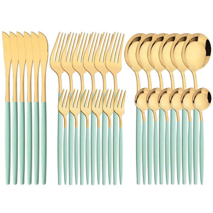 Ménagère 30 pièces bicolore or et vert menthe : ensemble de couverts en acier inoxydable avec têtes dorées et manches couleur menthe pastel.