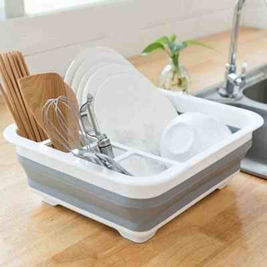 Égouttoir à vaisselle blanc et acier inoxydable avec bac collecteur intégré pour petite cuisine.