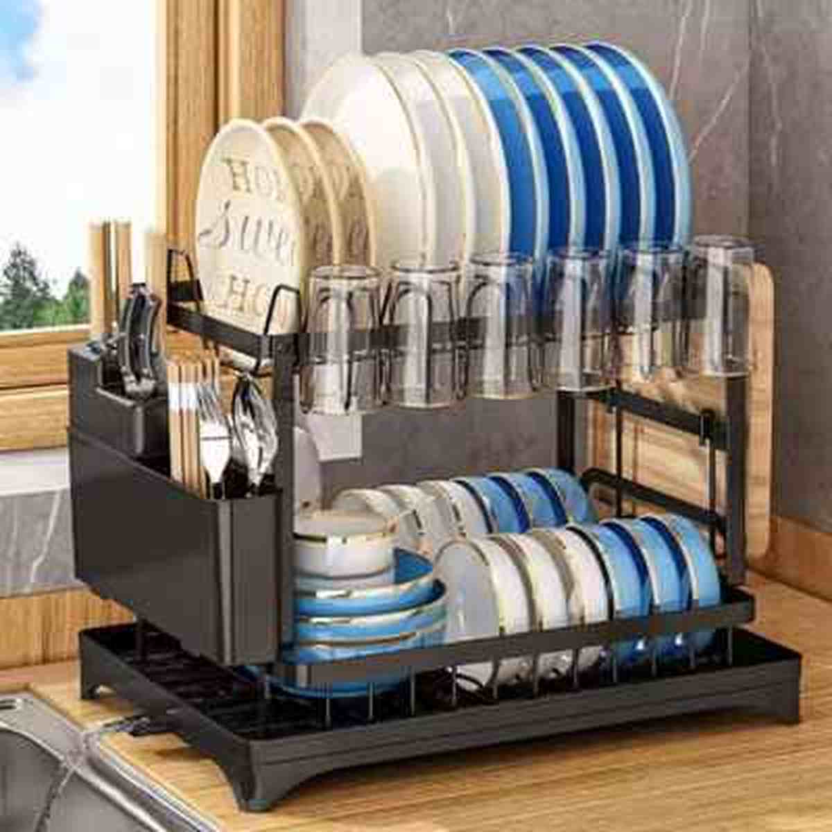 Égouttoir à vaisselle noir compact au design élégant avec système de drainage pour cuisine moderne