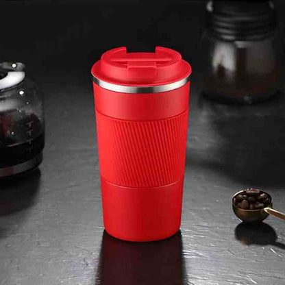 Gourde isotherme ThermoFlex rouge avec revêtement texturé antidérapant et couvercle à clapet hermétique.